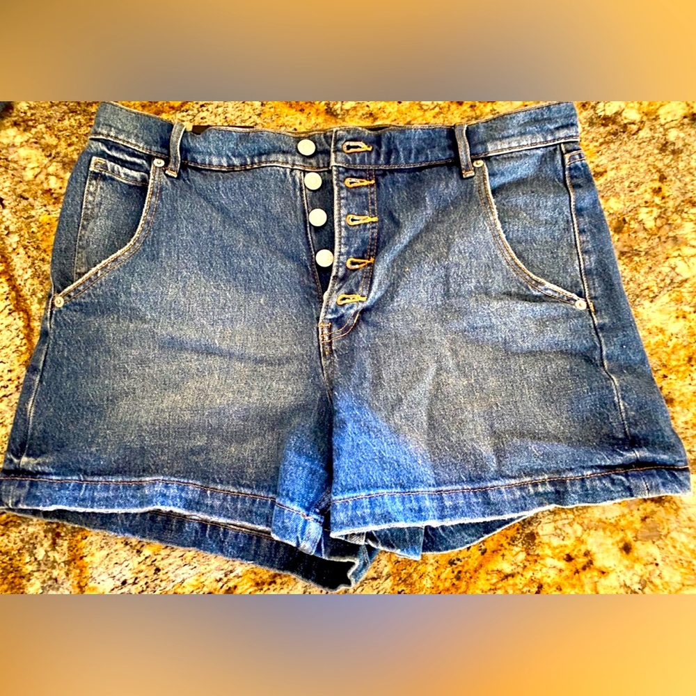 BANANA REPUBLIC NWT Button Up Jean shorts-size 12/31 $65